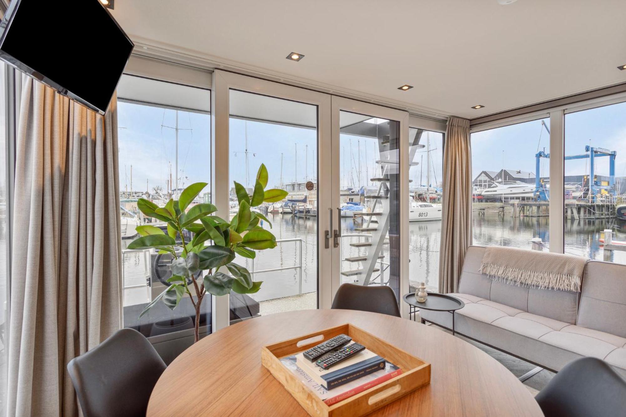 Luxurious Waterloft Near Beach And Centre By Weltevreden Experience 泽沃德 外观 照片