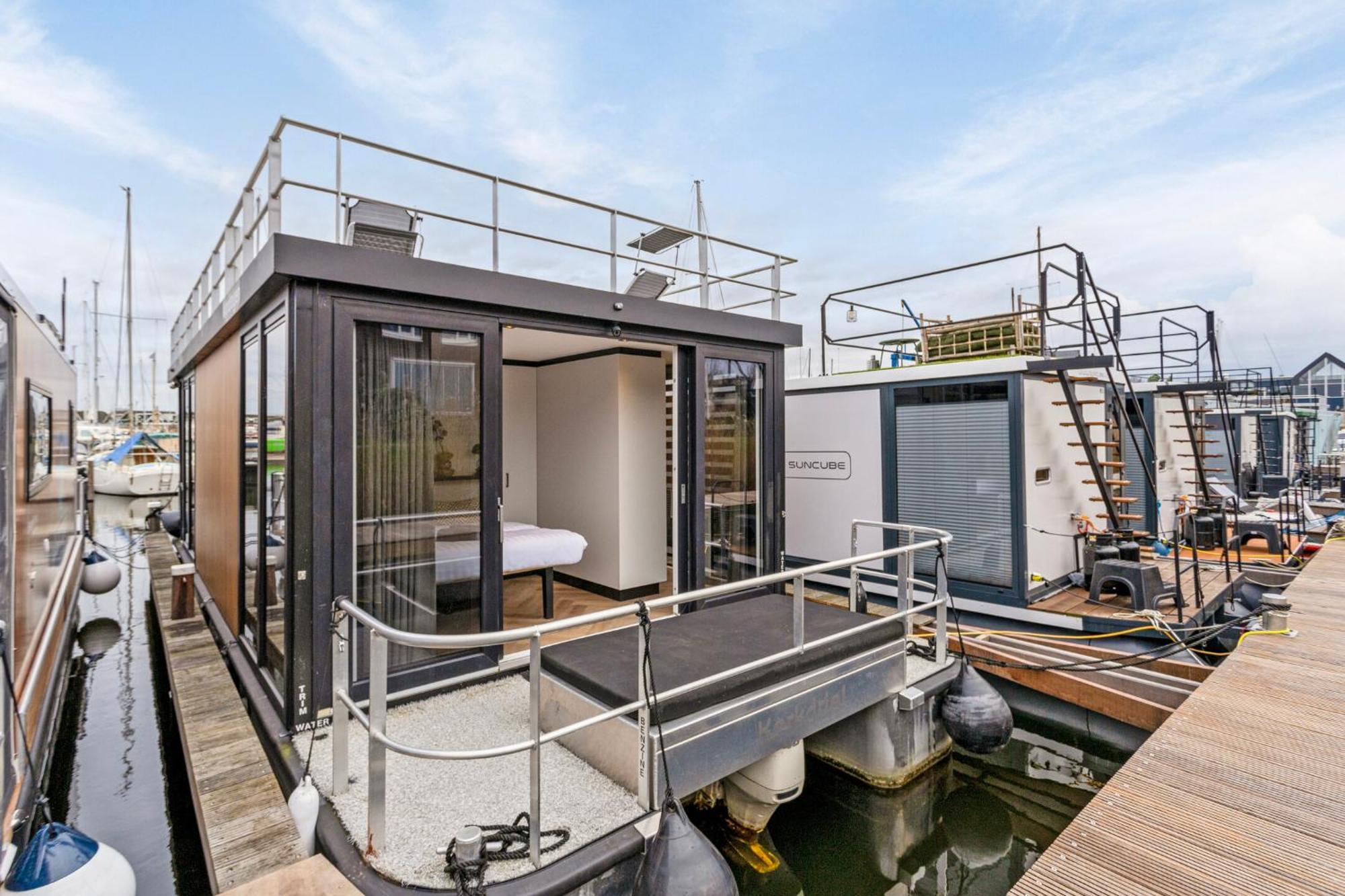 Luxurious Waterloft Near Beach And Centre By Weltevreden Experience 泽沃德 外观 照片