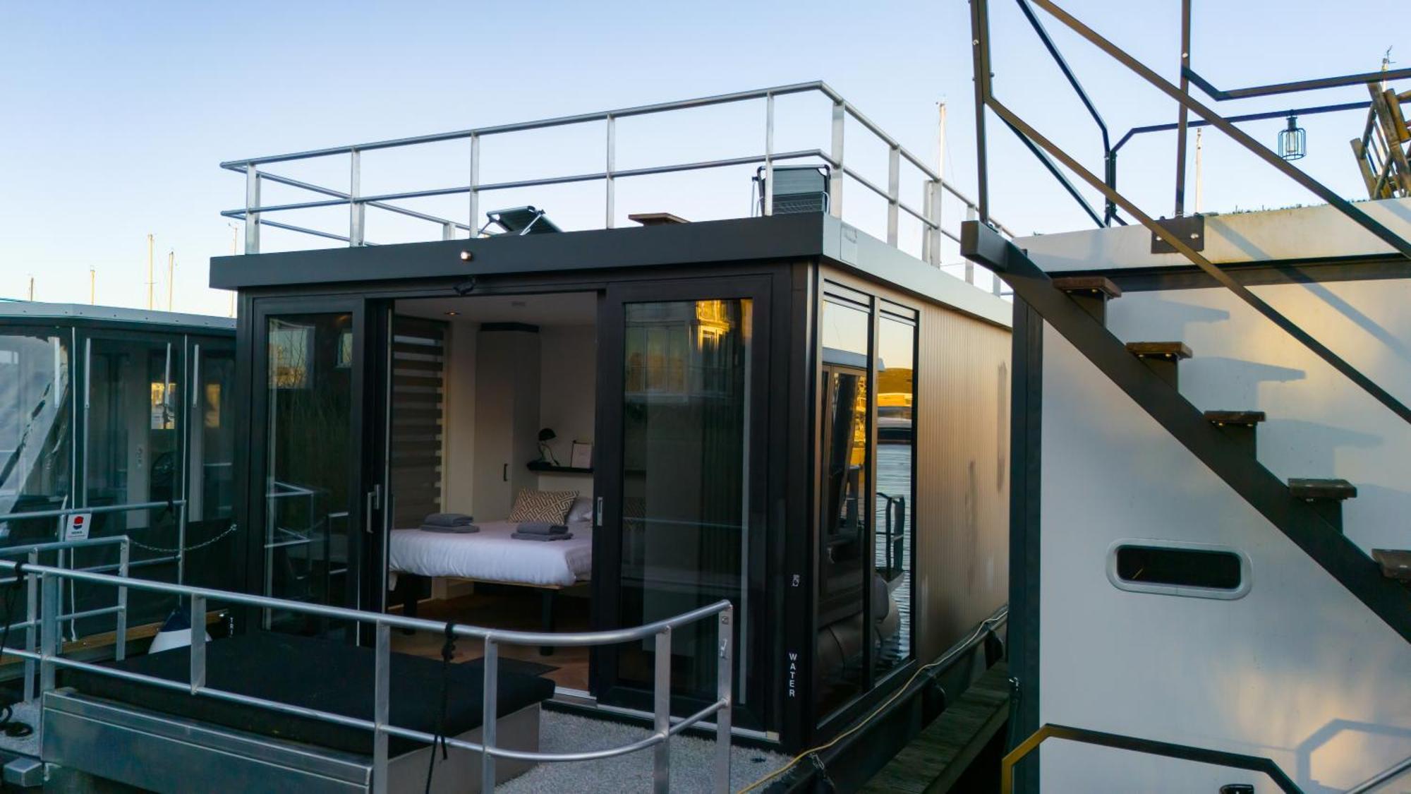 Luxurious Waterloft Near Beach And Centre By Weltevreden Experience 泽沃德 外观 照片