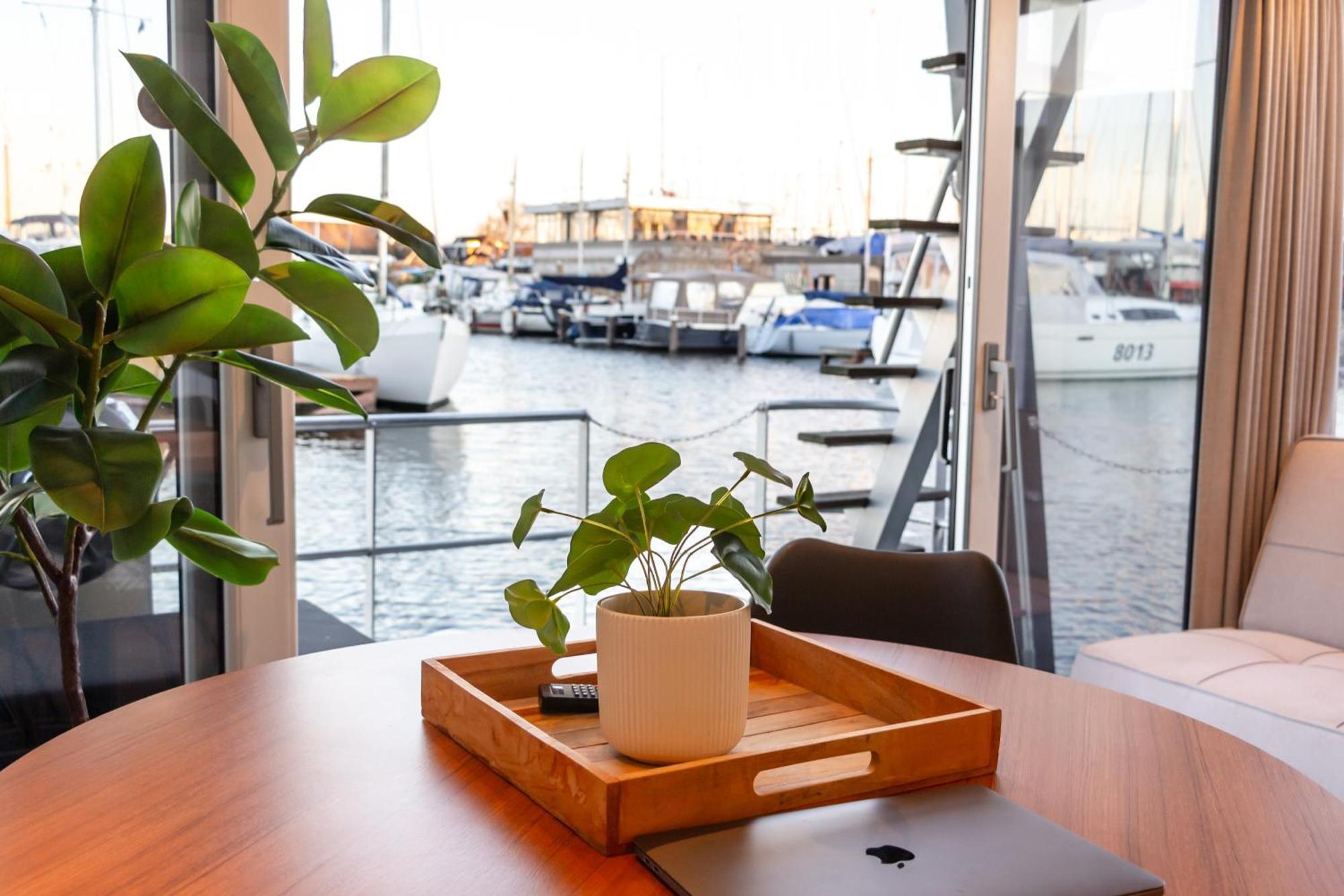 Luxurious Waterloft Near Beach And Centre By Weltevreden Experience 泽沃德 外观 照片